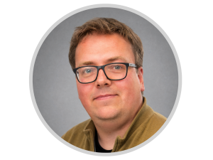 Porträt Jan Brunkenhövers vor neutralem Hintergrund (runde Bildkomposition)